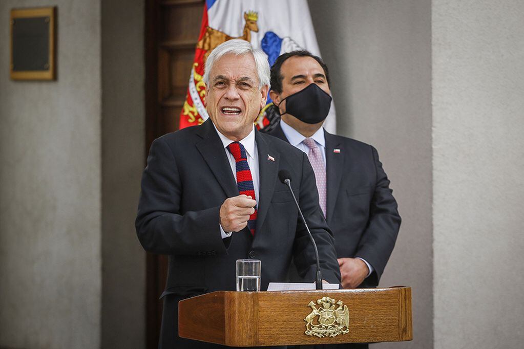 9 de octubre del 2020/SANTIAGO
El Presidente de La Republica, Sebastian Piñera, habla en el patio de Los Naranjos del Palacio de La Moneda, tras finalizar la Comisión para la Reforma de Carabineros.
FOTO: SEBASTIAN BELTRAN GAETE/AGENCIAUNO
