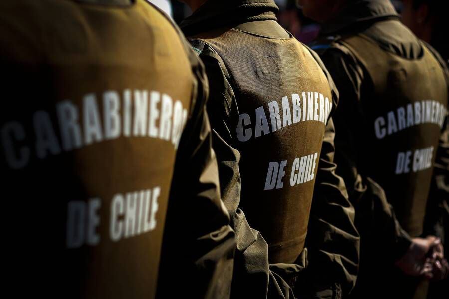 Por robo de autos y disparar contra Carabineros: detienen a tres supuestos militares bolivianos en Colchane