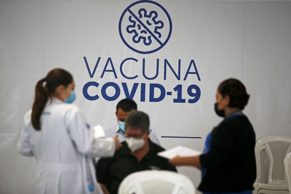 Investigan a un hombre que se vacunó 217 veces contra el Covid-19. Foto: REUTERS/Jose Cabezas