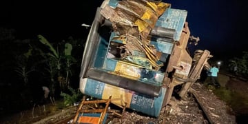 Violento choque de trenes en Bangladesh dejó al menos 17 fallecidos