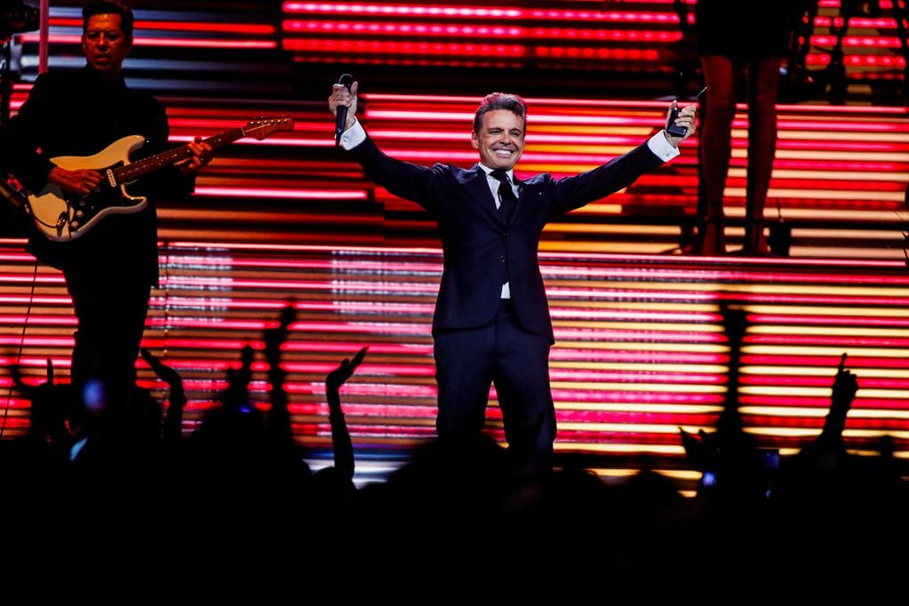 Mexican singer Luis Miguel performs during a concert at the Movistar Arena, in Buenos Aires, Argentina, August 4, 2023.  REUTERS/Agustin Marcarian