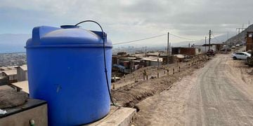 ANTOFAGASTA: Estanques de Agua instalada por la Fundación Democracia Viva