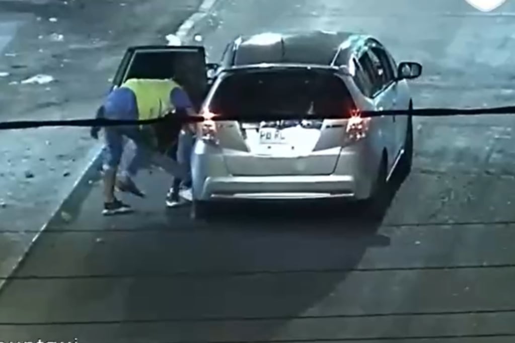 Tres sujetos subieron a un hombre a la fuerza a un vehículo en Iquique