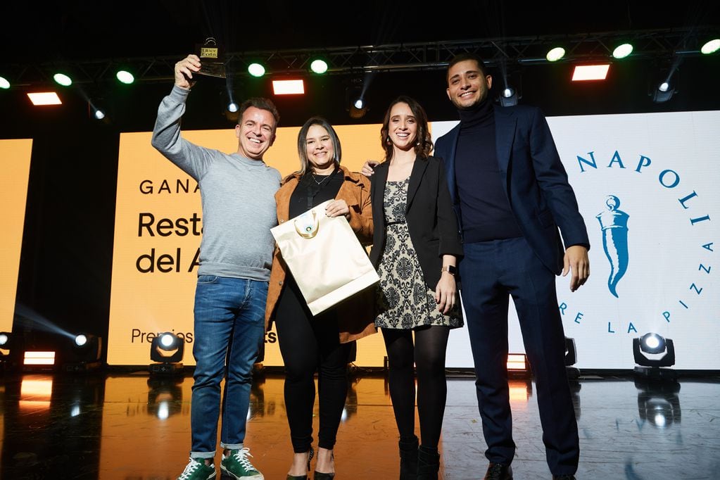 Brunapoli, ganadores del "Restaurante del Año" en los Premios Uber Eats