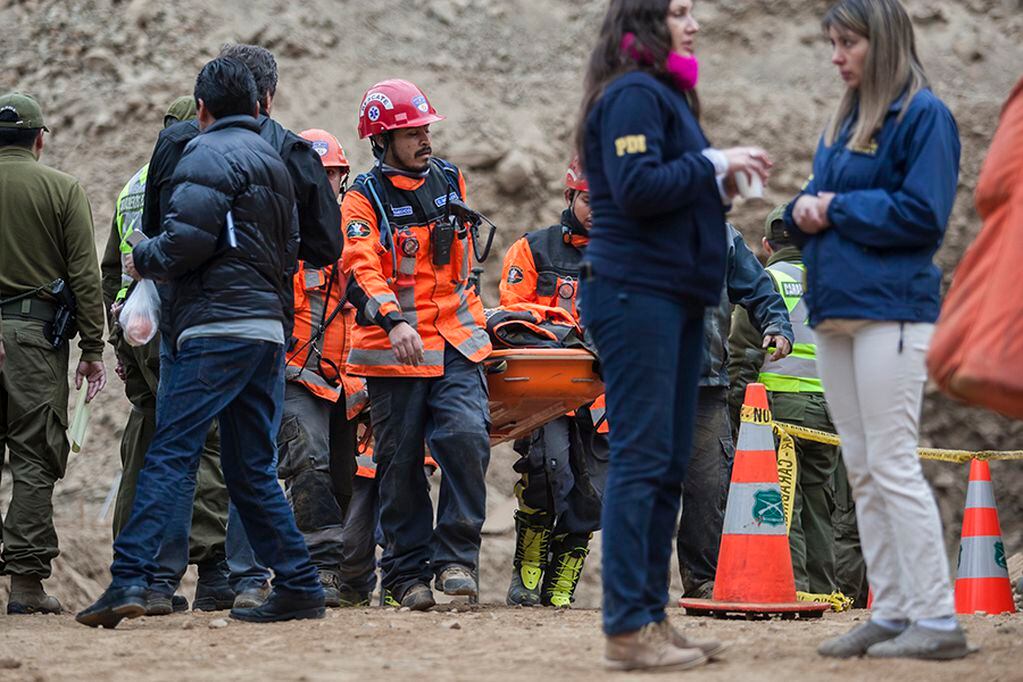 15 DE JUNIO DE 2019/TOCOPILLA
Operaciones de rescate del cuerpo de uno de los mineros que se mantenia atrapado a 70 metros de profundidas en la mina San Jose de Tocopilla. En tanto, otro minero fue rescatado con vida, mientras que el tercero se mantien...