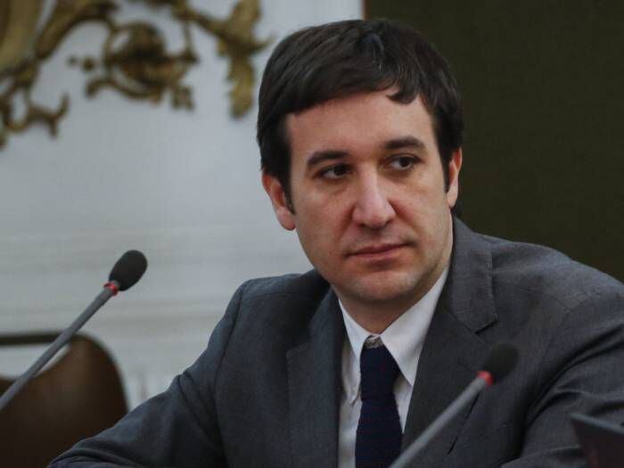 "El pan tendrá que subir": diputado UDI sacó ronchas tras explicar su rechazo a "40 horas"