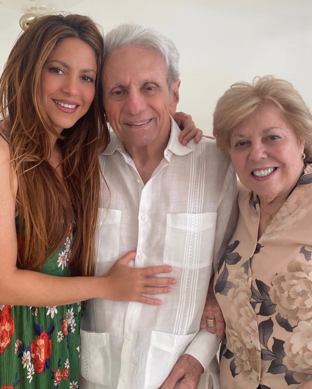 El abrupto cambio en los planes de Shakira: viaja de urgencia a Colombia por la salud de su papá