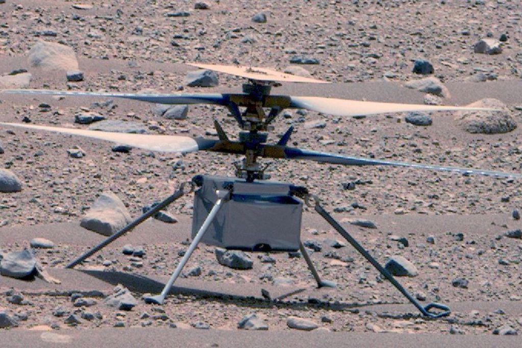 Imagen mejorada en color del helicóptero Ingenuity captada el 16 de abril de 2023 en Marte (Créditos: @nasa_es en Instagram).