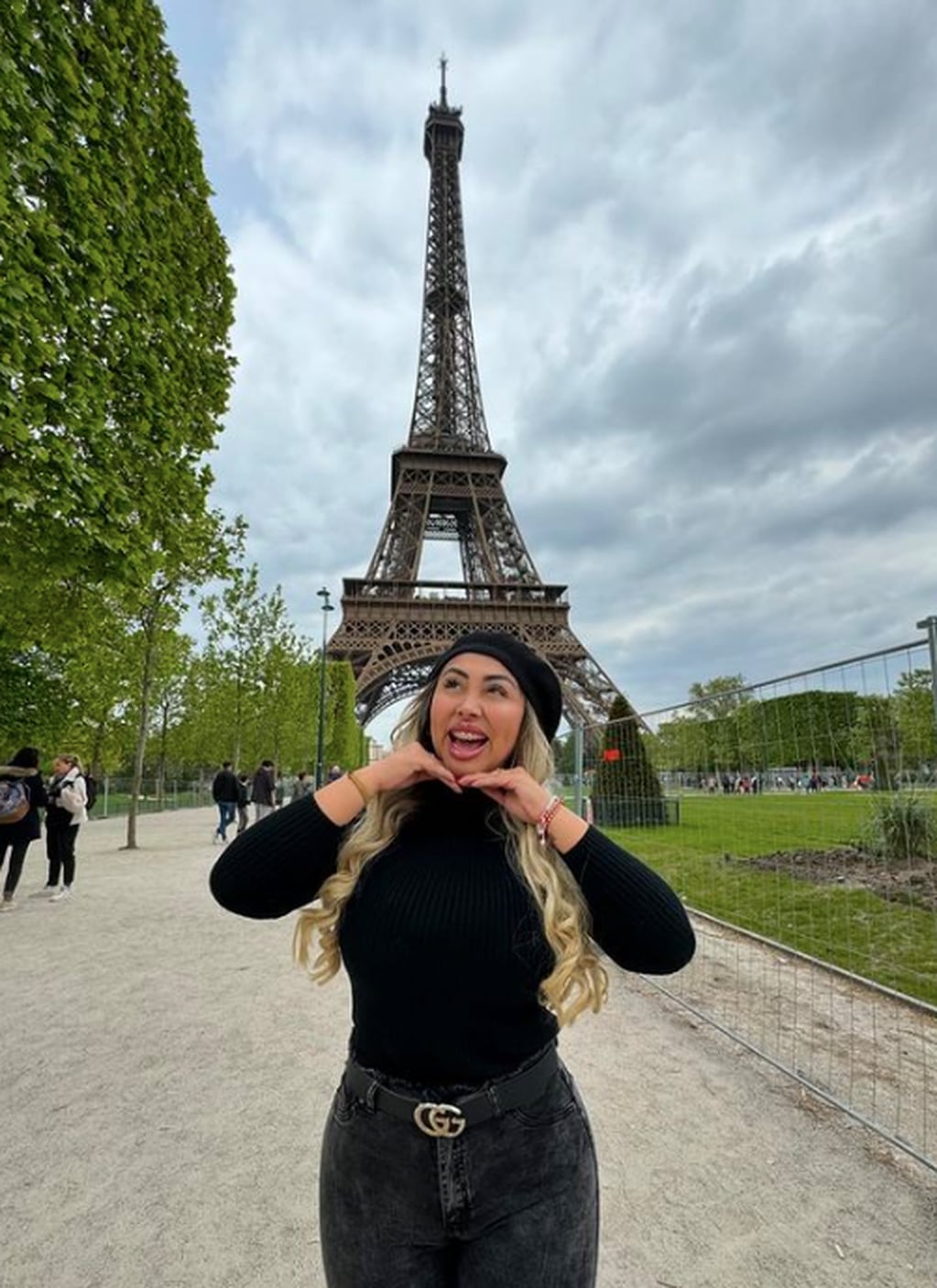 Naya Fácil en la Torre Eiffel.