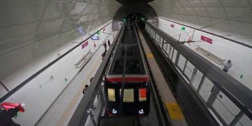 Pasajeros comienzan a llegar a estacion Cerrillos de nueva linea 6 del metro