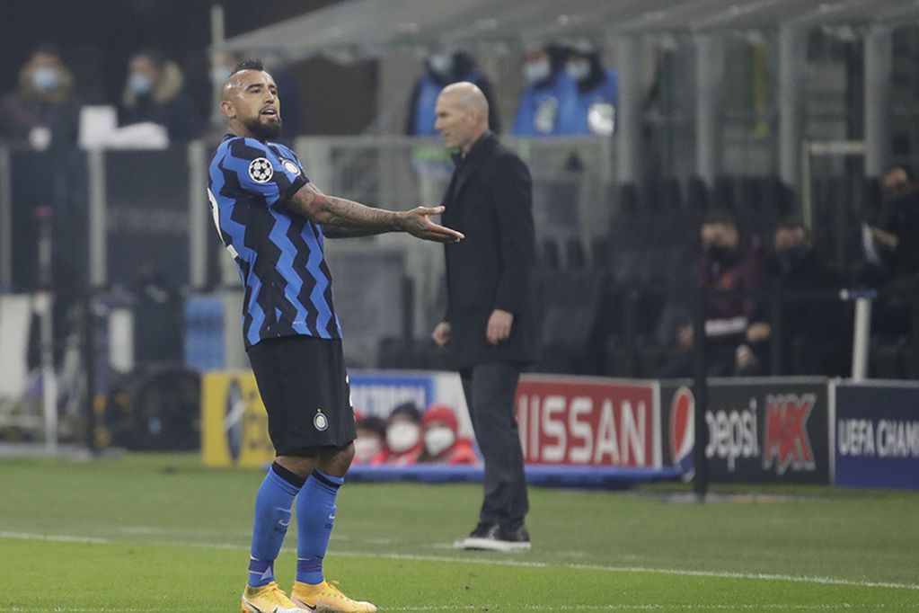 Inter Milan's Arturo Vidal gestures after receiving the red card during the Group B, Champions League soccer match between Inter Milan and Real Madrid at the San Siro Stadium, in Milan, Italy, Wednesday, Nov. 25, 2020. (AP Photo/Luca Bruno)