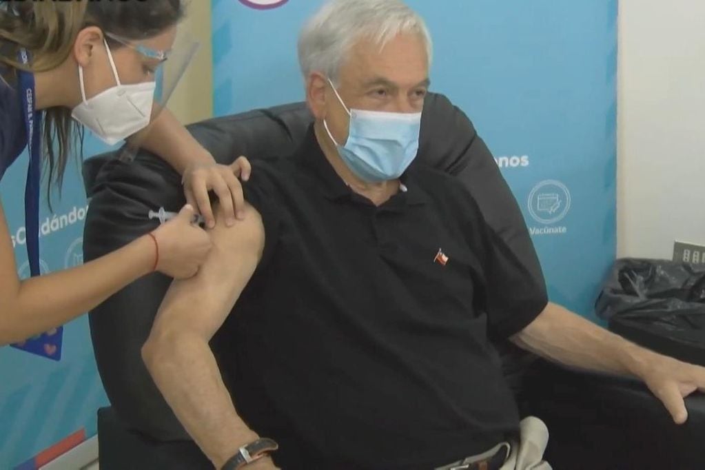 Sebastián Piñera se puso esta mañana la cuarta dosis en contra del coronavirus.