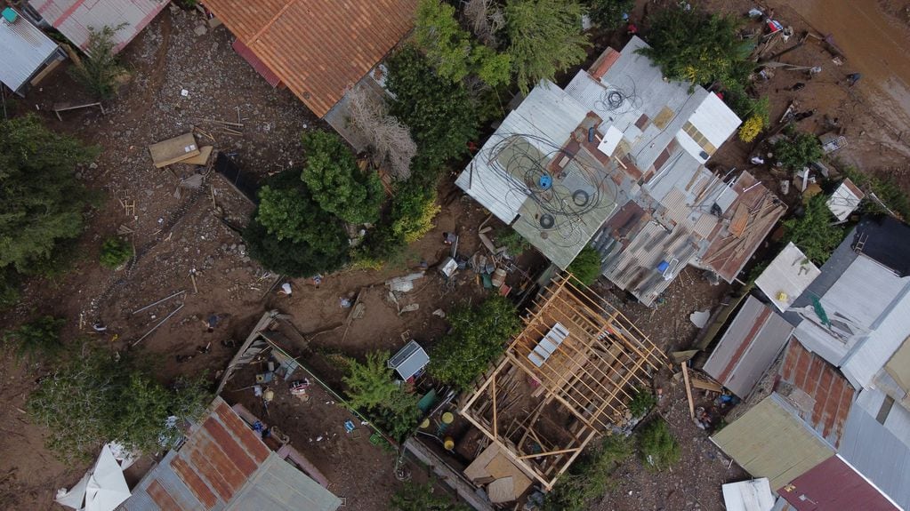 01 de febrero de 2021/SANTIAGO 
Imágenes aéreas muestran los daños ocasionados por el alud de barro y piedras tras el frente de mal tiempo ocurrido el pasado fin se semana 
FOTO: FRANCISCO CASTILLO /AGENCIAUNO