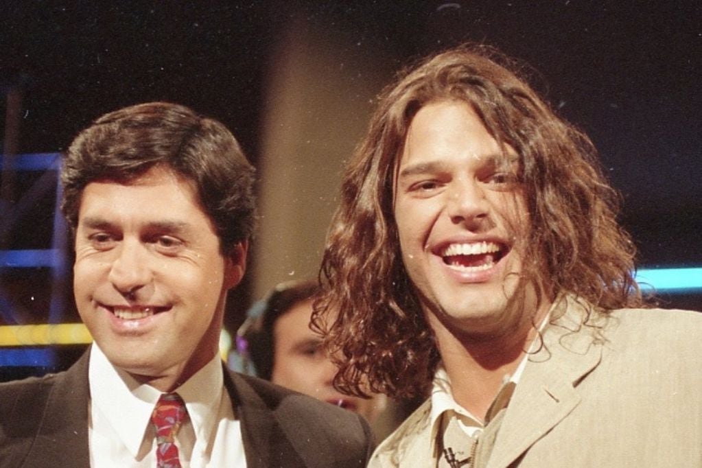Raúl Alcaíno en su etapa de conductor de TV junto a Ricky Martin