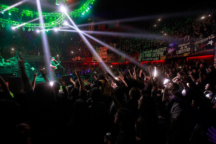 Proponen mostrar carnet de vacunación para asistir a eventos masivos y pegas