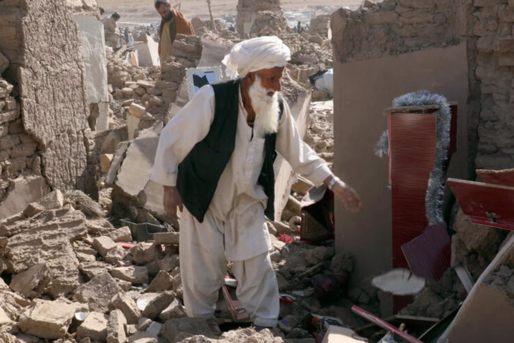 Terremoto en Afganistán deja más de 2 mil muertos