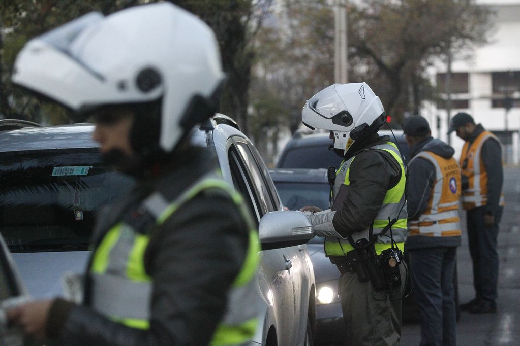¿Cuál es la multa por no cumplir con la restricción vehicular 2024? Foto referencial Jonnathan Oyarzun/ Aton Chile.