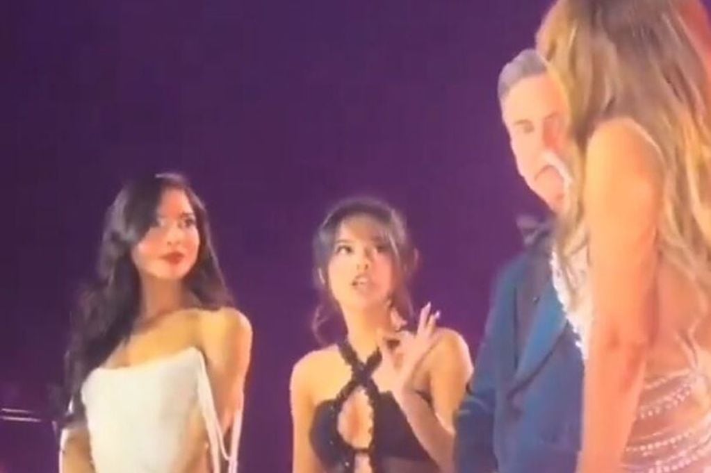 Captan a Thalía y Becky G peleando en pleno escenario: esto fue lo que pasó