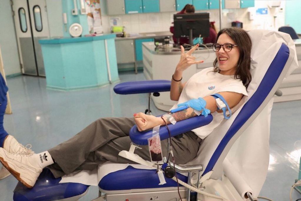 Camila Vallejo aclaró que estaba en la Casa del Donante de Sangre, no en una clínica.