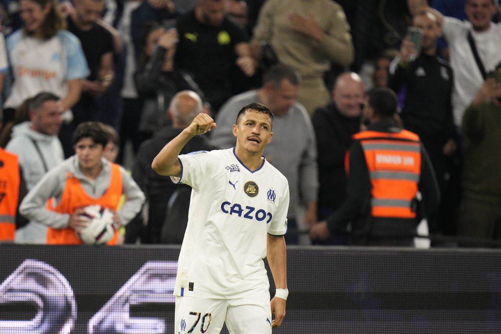 Marseille's Alexis Sanchez celebrates after scoring his side's second goal during the French League One soccer match between Marseille and Auxerre at the Velodrome stadium in Marseille, France, Sunday, April 30, 2023. (AP Photo/Daniel Cole)