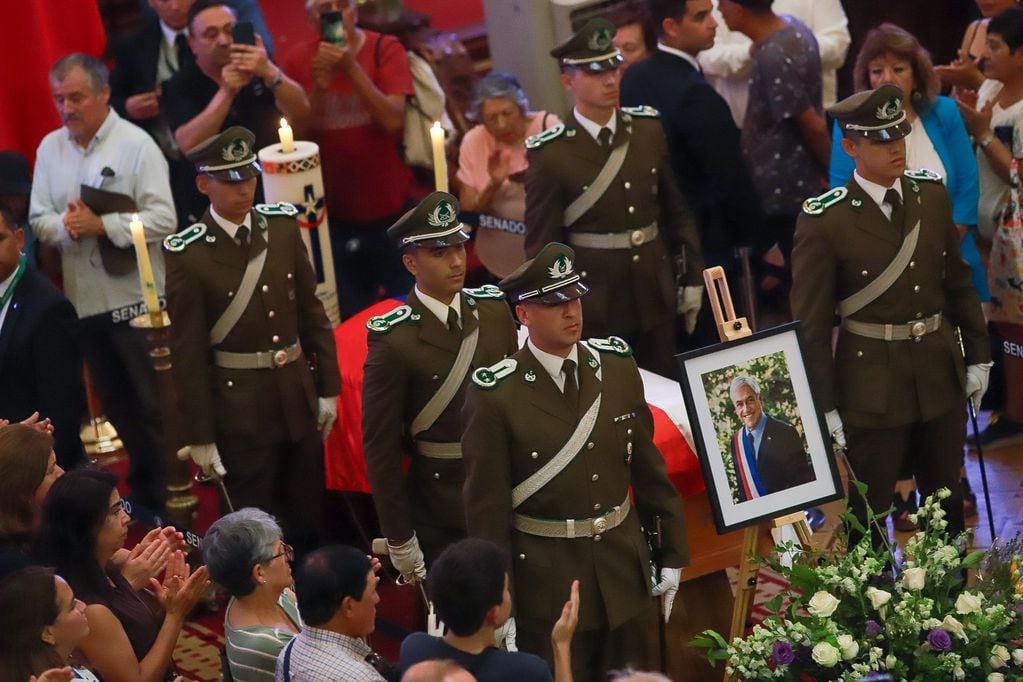 Guardia de Sebastián Piñera en el ex Congreso.