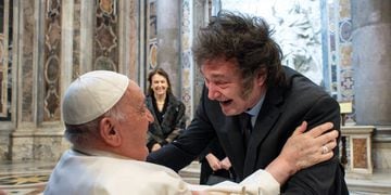 Javier Milei y abrazo con el Papa Francisco