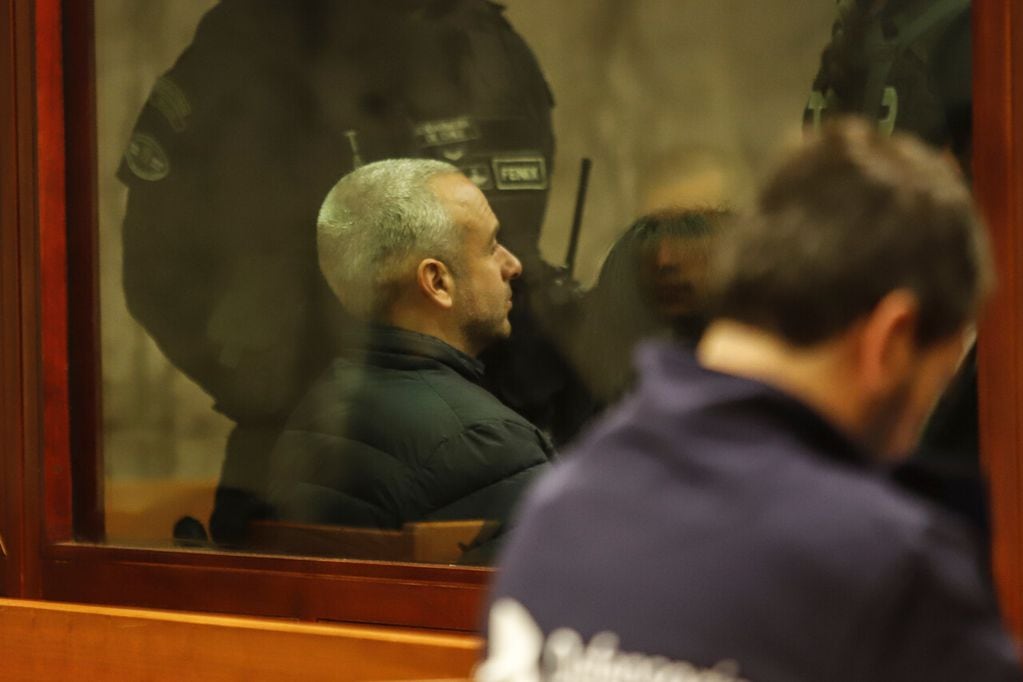 Francisco Solar enfrenta juicio oral junto a Mónica Caballero por tres atentados explosivos.