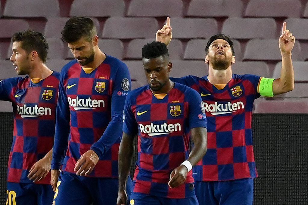 Barcelona's Argentine forward Lionel Messi (R) celebrates with teammates after scoring a goal during the UEFA Champions League round of 16 second leg football match between FC Barcelona and Napoli at the Camp Nou stadium in Barcelona on August 8, 2020. (Photo by LLUIS GENE / AFP)