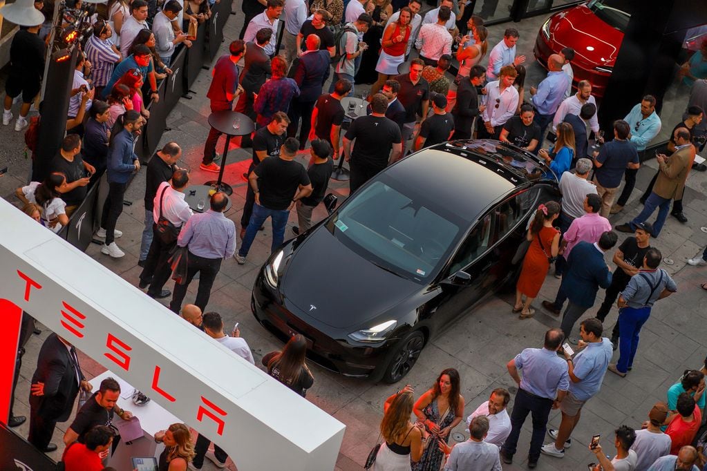 “Una ganga”: los “inesperados” precios de los autos Tesla en Chile causan revuelo. Foto: Juan Farias / La Tercera.