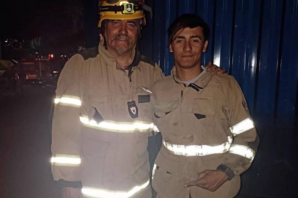 Paul Vásquez y su hijo ayudaron a combatir las llamas que afectaron este fin de semana a distintos puntos de Viña del Mar.