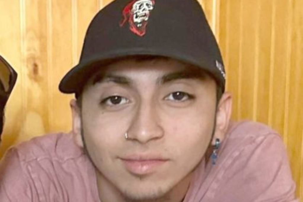 La familia de Tomás Barraza cree que el joven fue lanzado desde el bus en movimiento.