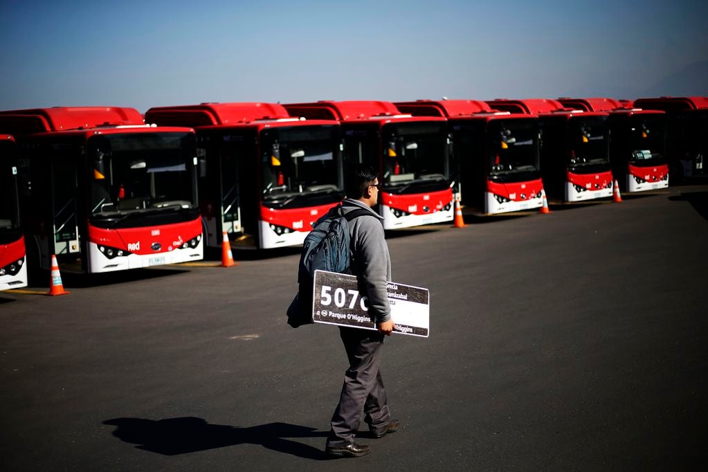 La Directora del DPTM, Paola Tapia, afirmó que el porcentaje de buses en paro "no supera el 30%" (Créditos: Cristóbal Escobar/AgenciaUno).