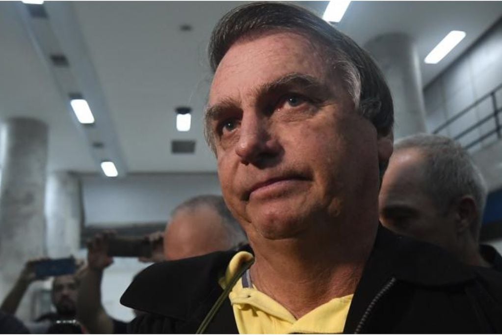 “Recibí una puñalada en la barriga”: Bolsonaro furia luego de ser inhabilitado para ser presidente hasta 2030