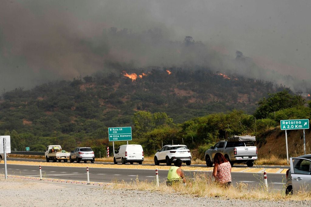 Incendio forestal en Quilpué. Foto: Agencia Uno.