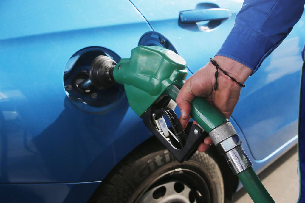 Sube la bencina: revisa los nuevos precios del combustible desde este jueves. Foto referencial Marcelo Hernandez/Aton Chile.