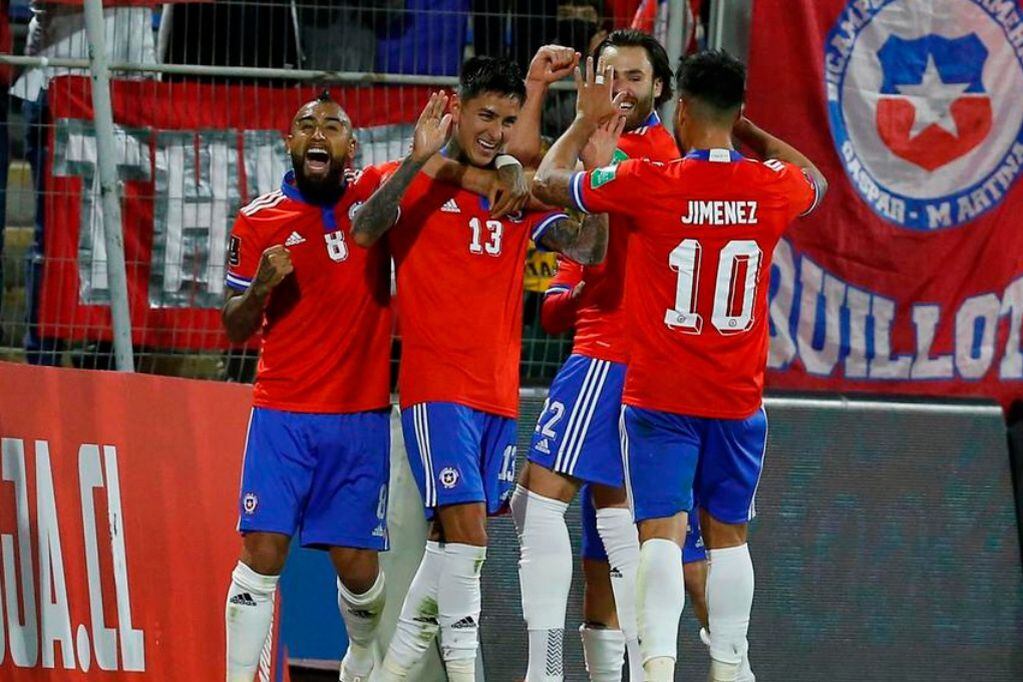 La Roja celebra uno de los goles de Erick Pulgar a Venezuela.