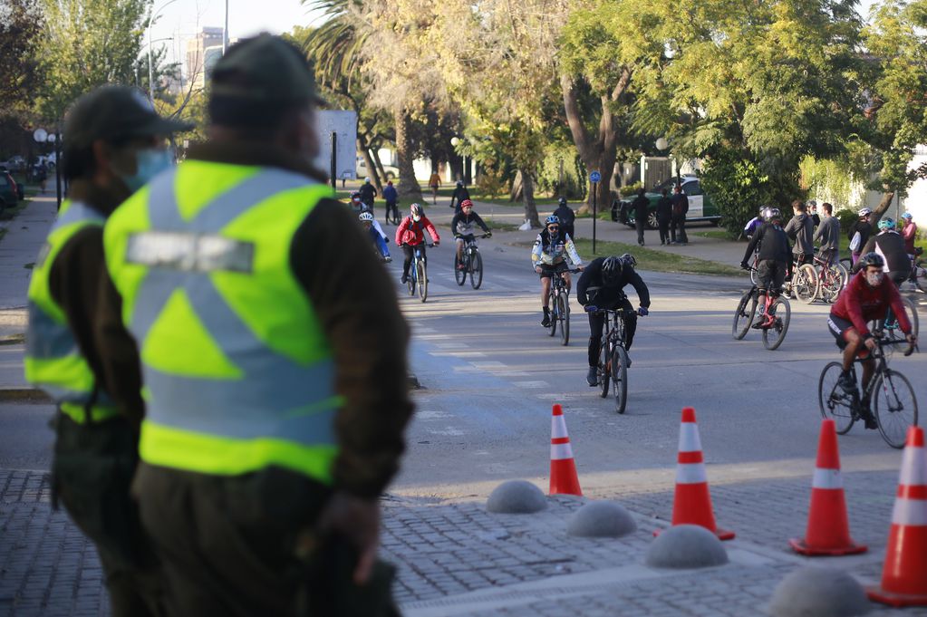 Así es el modus operandi de los ladrones de bicicletas en el Cerro San Cristóbal. Foto: Karin Pozo/Agencia Uno