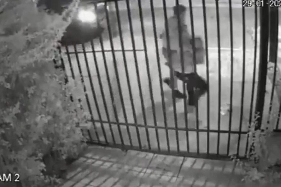 "Es una actitud decepcionante": Apartan a Carabineros involucrados en golpiza a manifestante