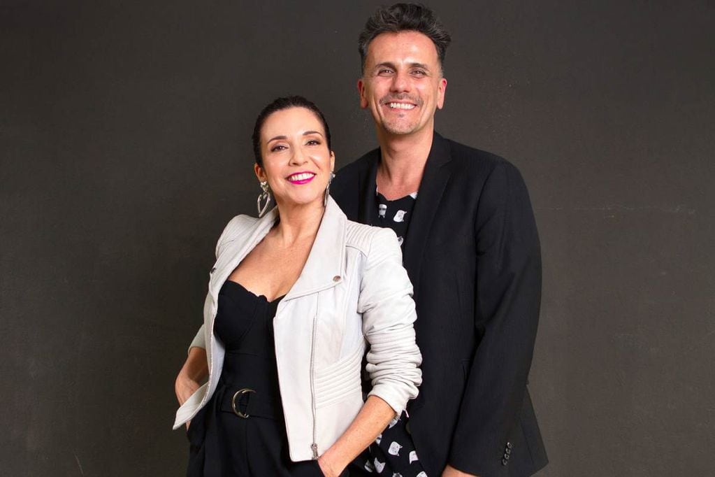 Sergio Lagos y Karla Constant serán los animadores de Tierra Brava, el nuevo reality de Canal 13.