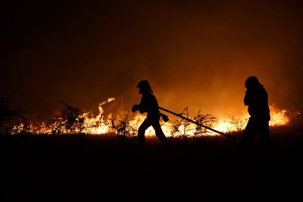 3 de FEBRERO de 2022/ CHILLAN VIEJO 
Continúa el combate al fuego de los incendios forestales en la región de Ñuble en el sector de Rucapequen en Chillán Viejo
FOTO: DIEGO MARTIN/AGENCIAUNO