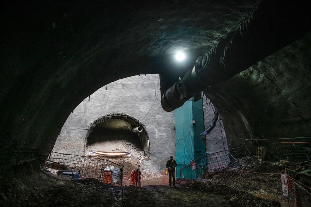 Metro de Santiago confirmó el retraso de construcción de Línea 7: se debe a un hallazgo arqueológico