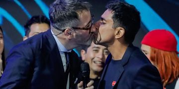 Eduardo Fuentes y beso con JP Queraltó.