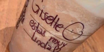 Mujer denunció acoso por mensaje que dejó un barista en su vaso de café: se generó un intenso debate en redes sociales