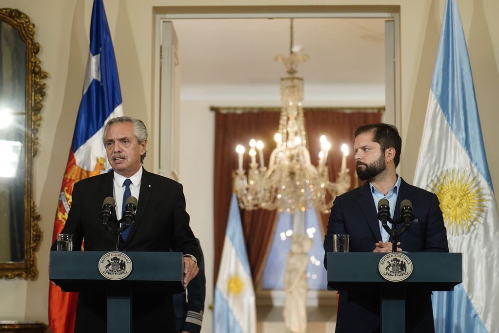 Boric se puso en contacto con el Presidente de Argentina.