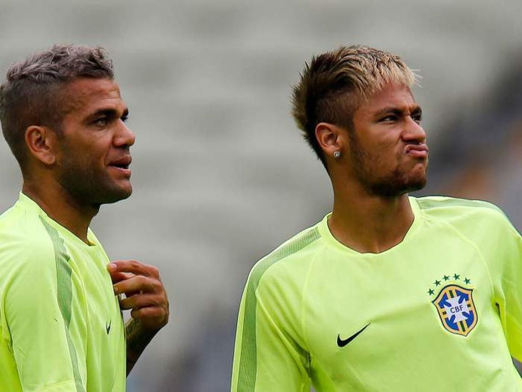 Dani Alves y Neymar en un entrenamiento de la selección brasileña