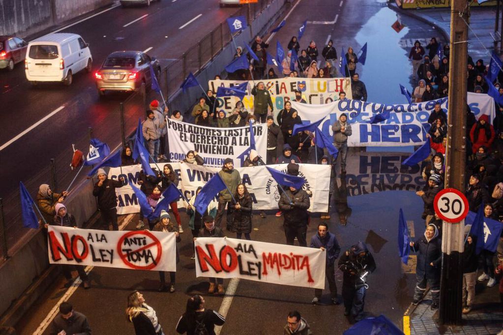 En Lo Hermida y también en Concepción se manifestaron por la también llamada “Ley Anti-tomas”. Foto: Agencia Uno.