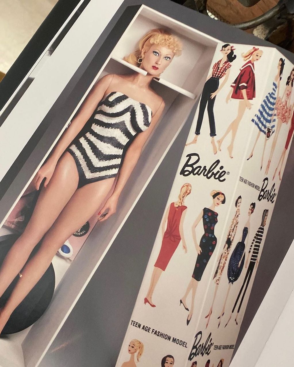 Demi Moore publicó antiguas fotos donde se luce como una desnuda Barbie