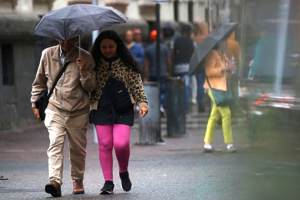 Anuncian días otoñales: ¿Llueve en Santiago el fin de semana? Foto referencial Jonnathan Oyarzun/Aton Chile.