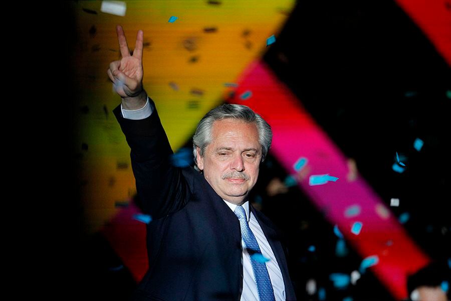 Argentina dejará de pagar su deuda en dólares hasta 2021 para combatir el coronavirus