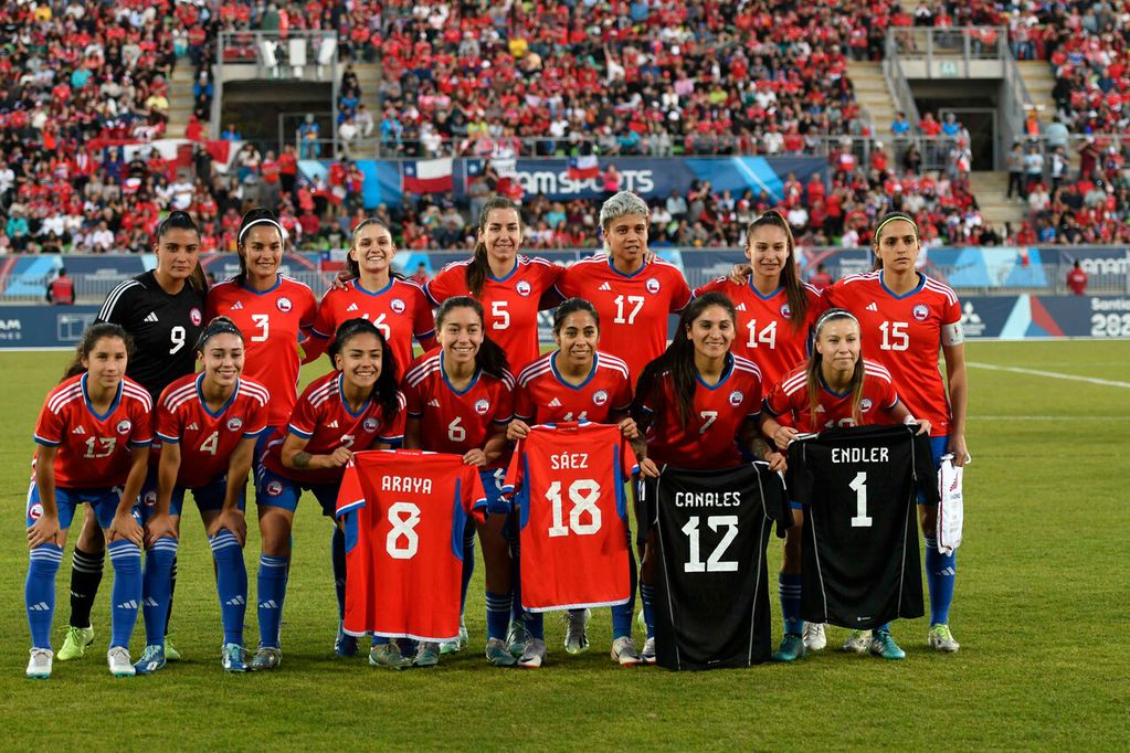 La Roja Femenina se manifestó contra la dirigencia en la final de Santiago 2023.